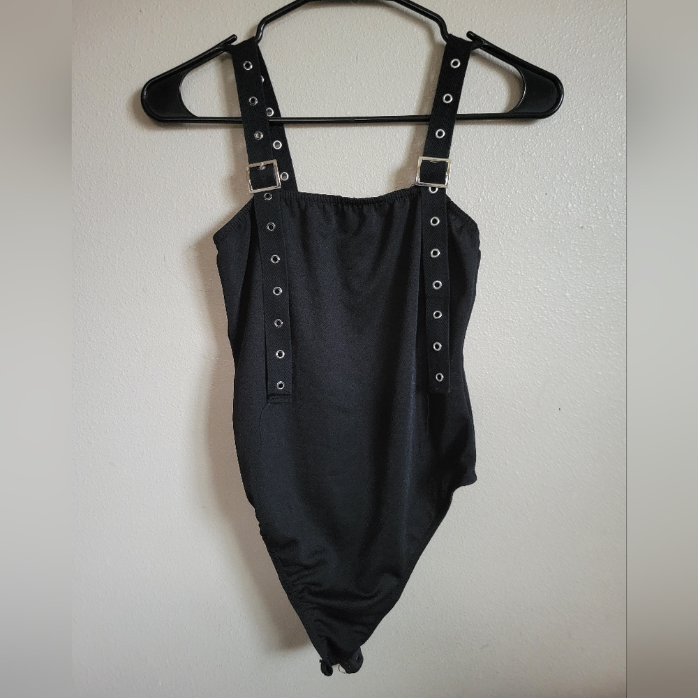 PrettyLittleThing- Black bodysuit